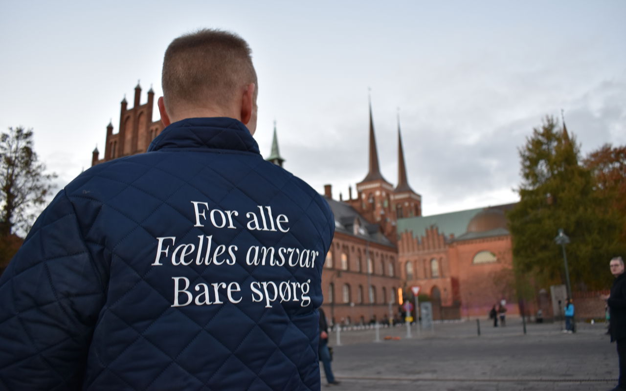 billede af husværten foran Byens hus