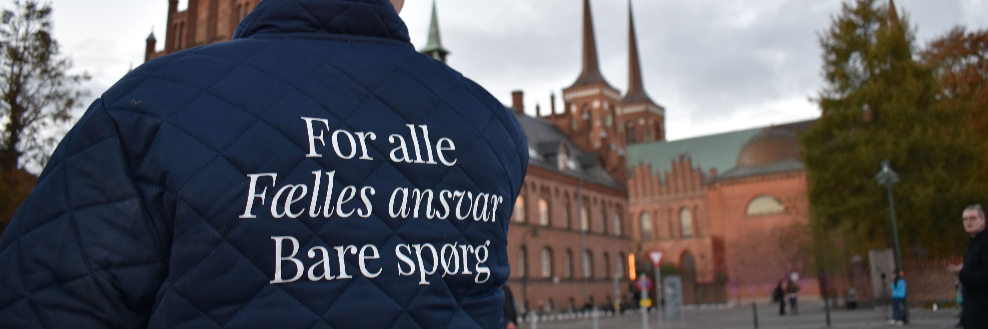 billede af husværten foran Byens hus