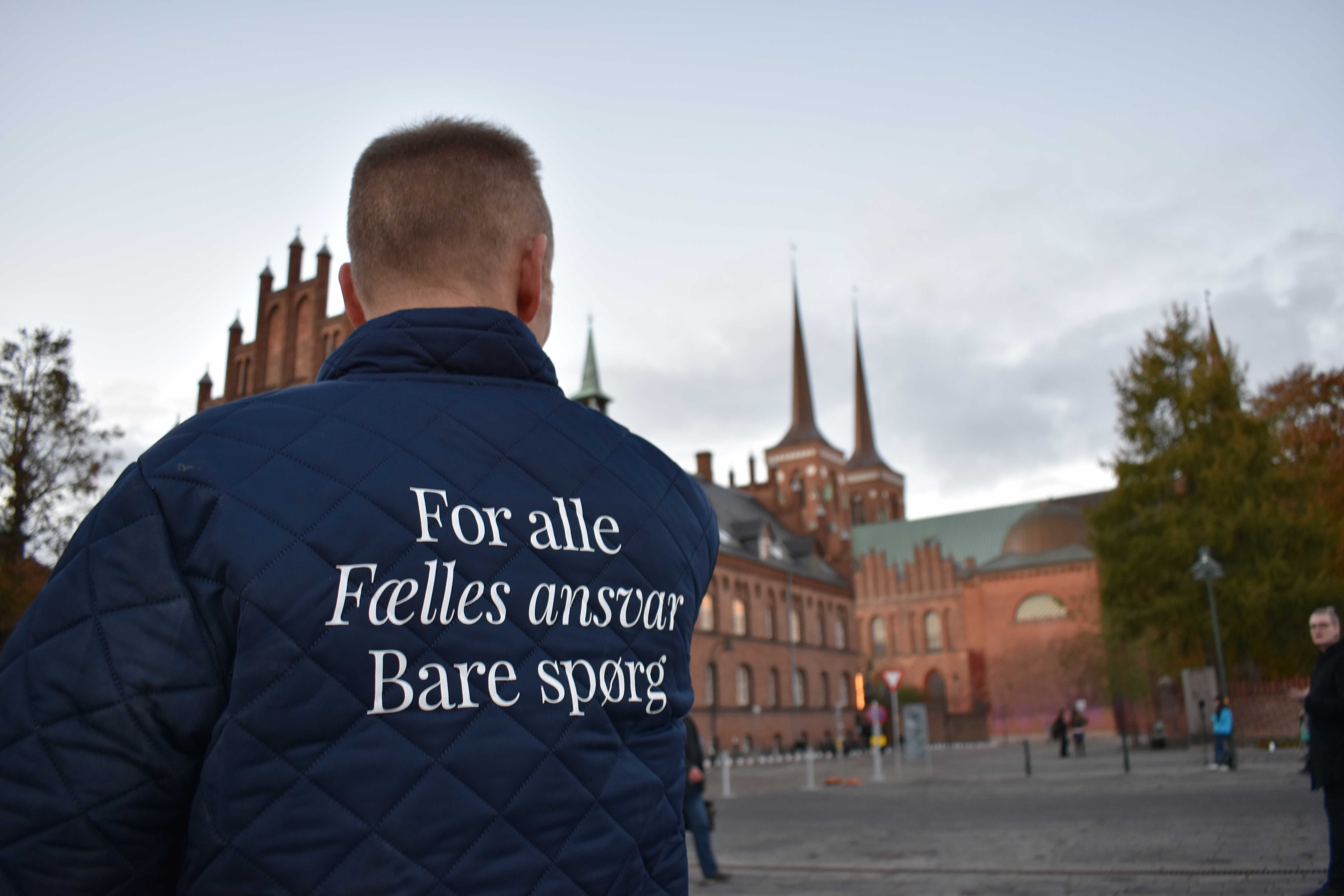 billede af husværten foran Byens hus